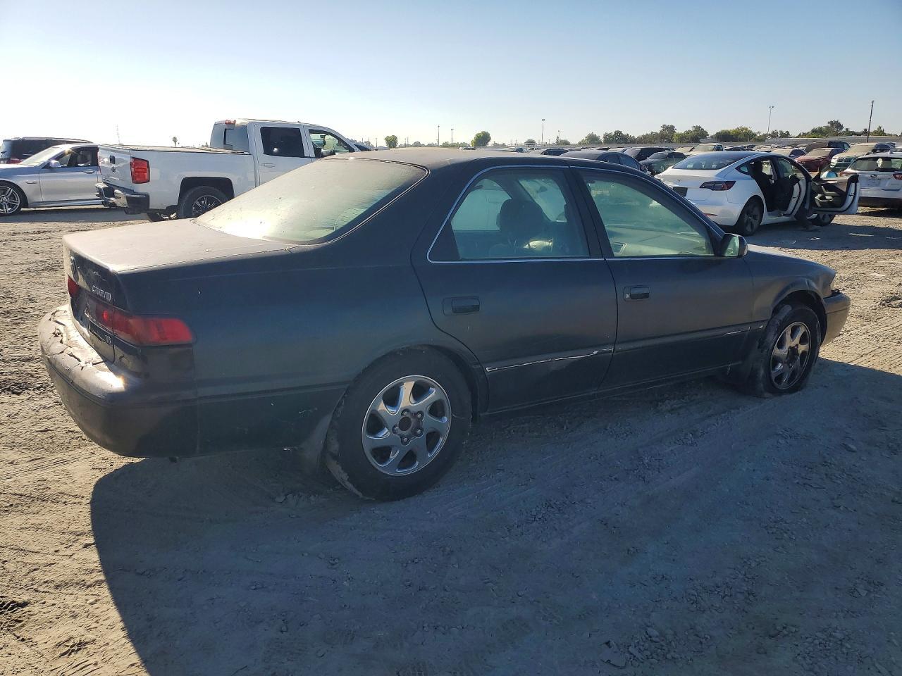 1998 Toyota Camry Le V6 - Фото 3