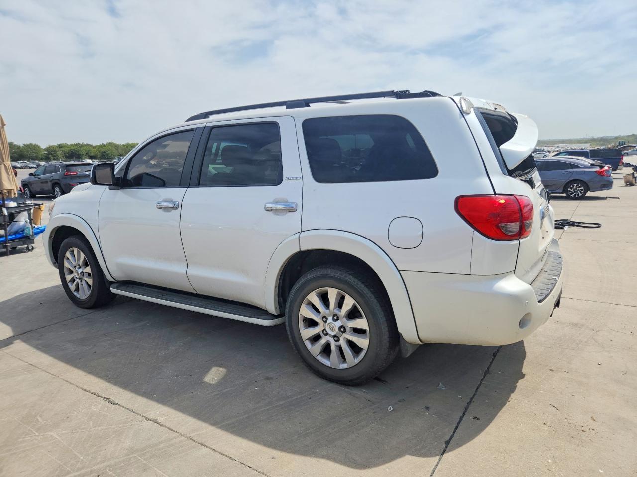 2016 Toyota Sequoia Platinum - Фото 2