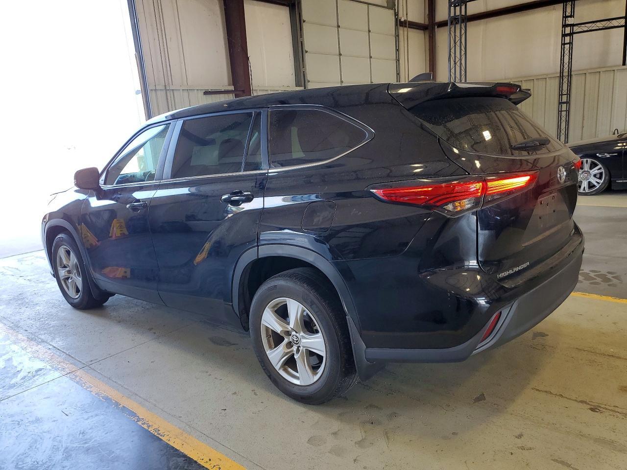 2023 Toyota Highlander Le - Фото 2