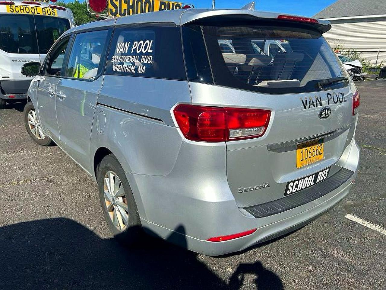 2017 Kia Sedona L - Фото 3