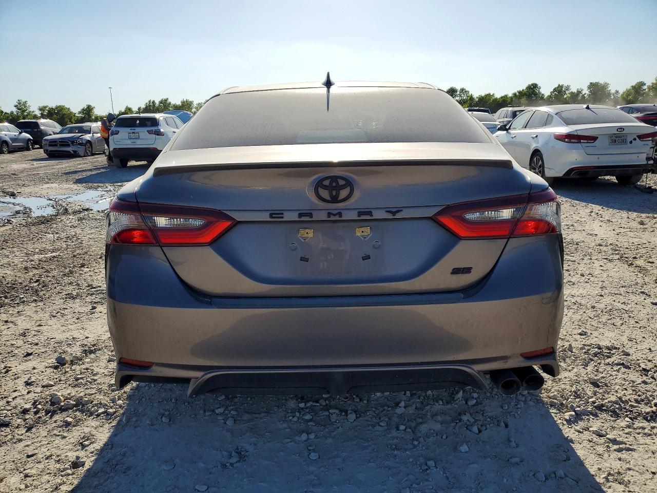 2022 Toyota Camry Se - Фото 6