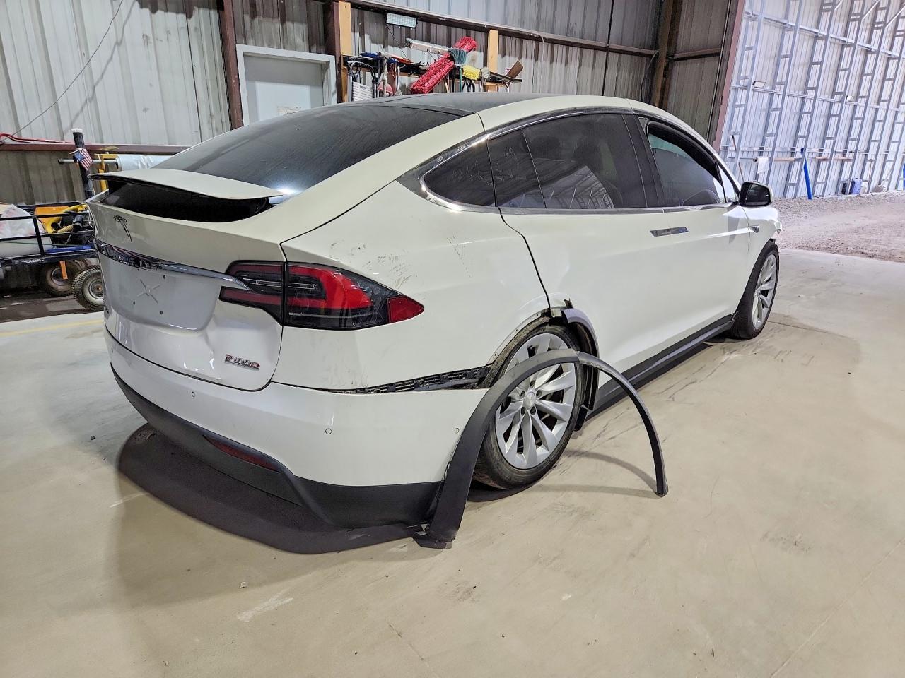 2016 Tesla Model X - Фото 3