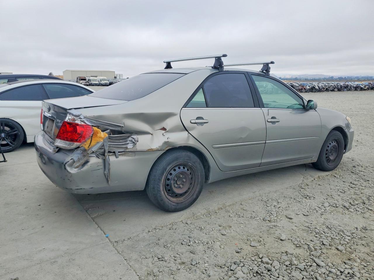 2005 Toyota Camry Le - Image 3
