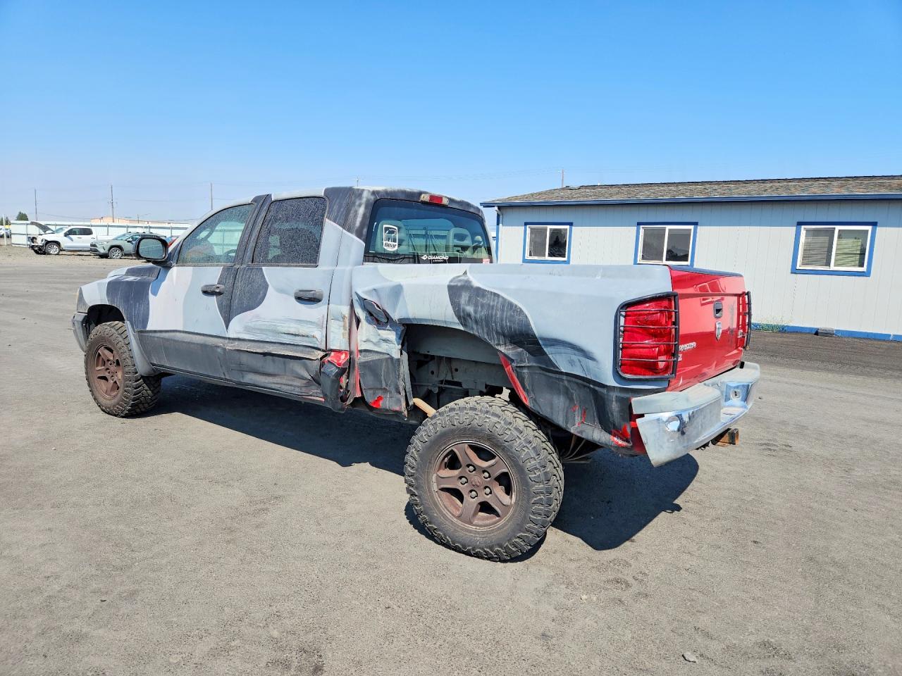 2005 Dodge Dakota Quad Slt - Image 2