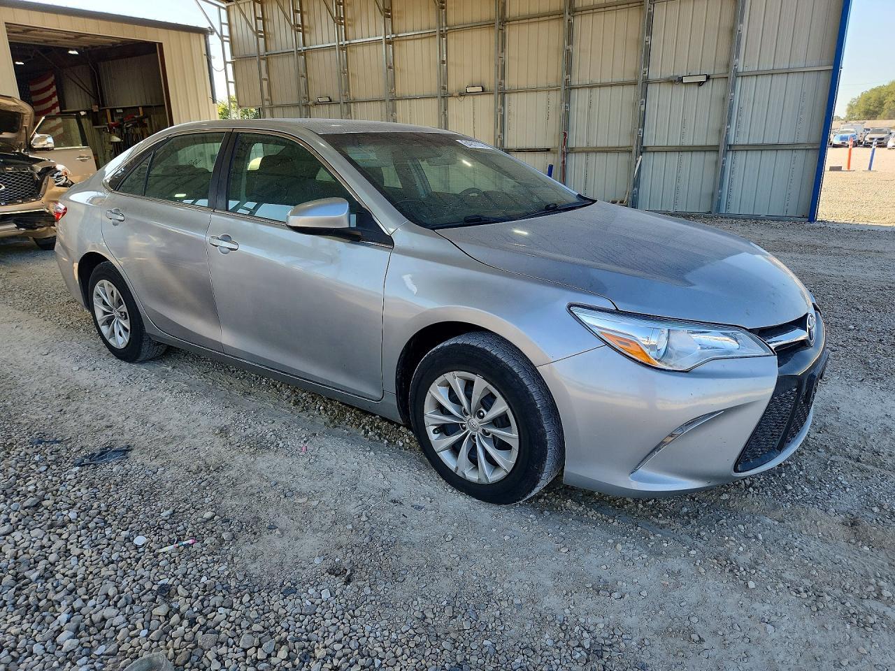 2016 Toyota Camry Le - Фото 4