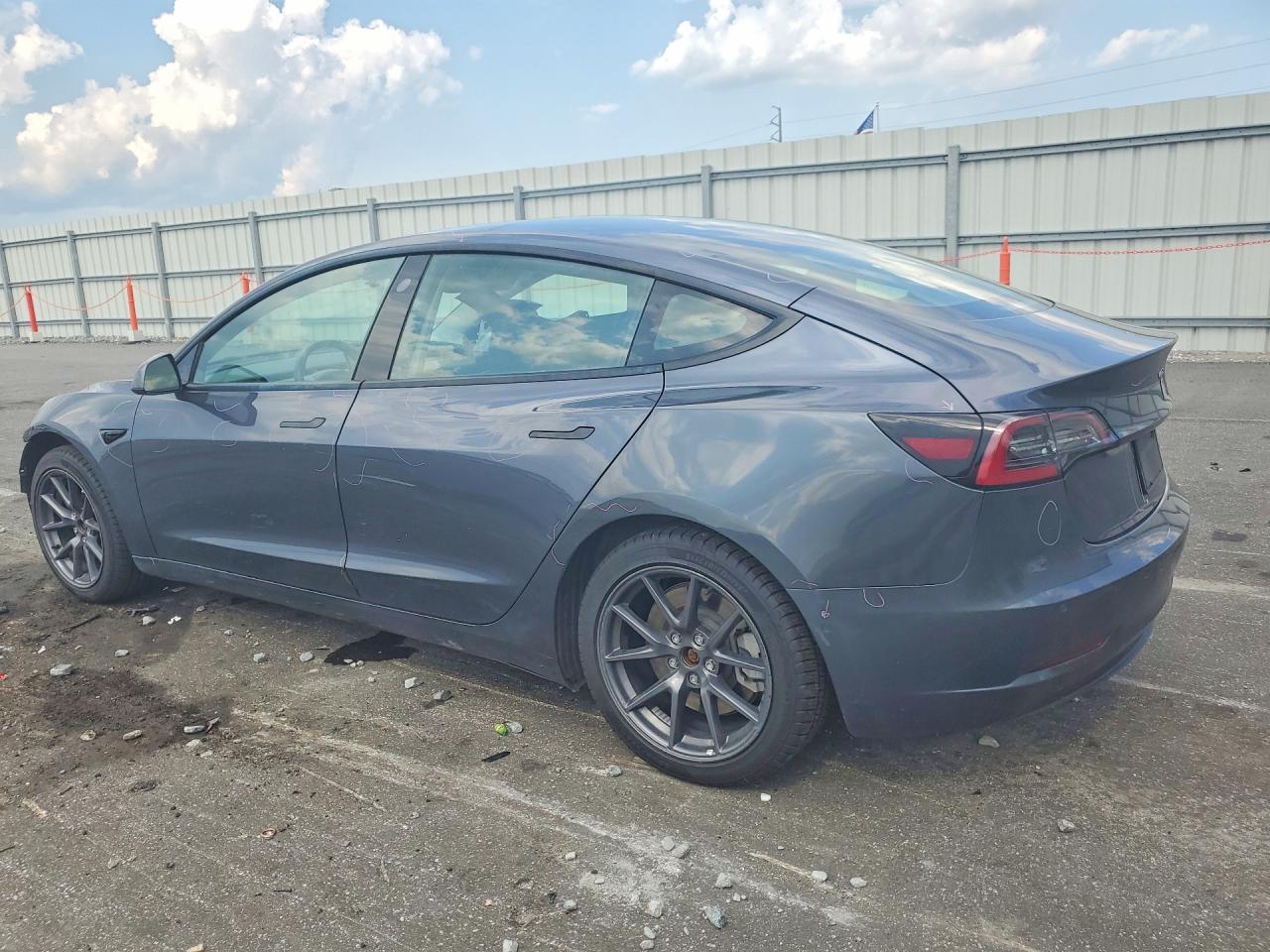 2022 Tesla Model 3 - Image 2