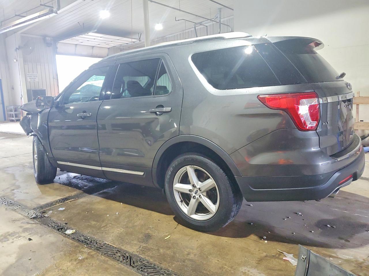 2018 Ford Explorer Xlt - Image 2