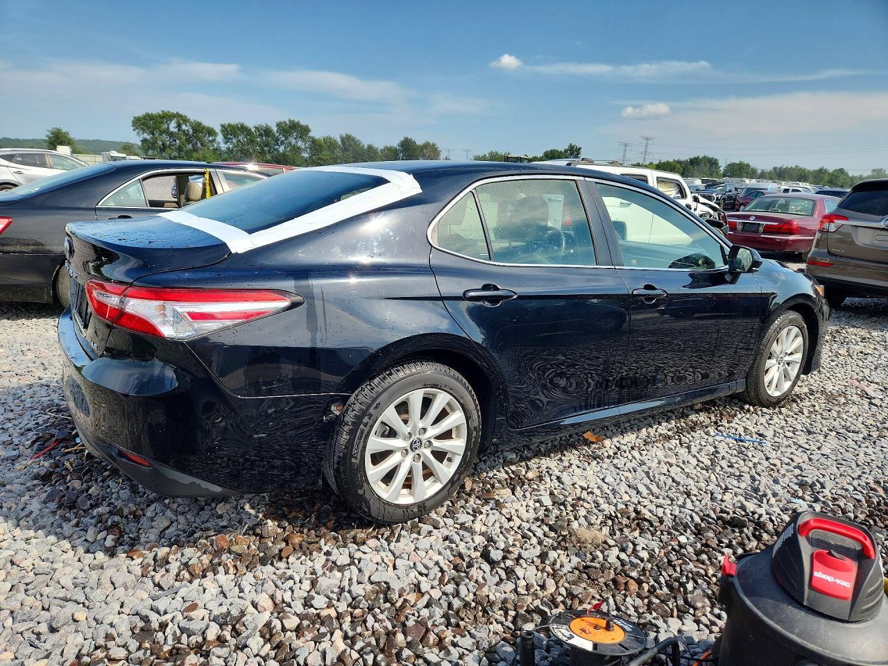2018 Toyota Camry Le - Image 3