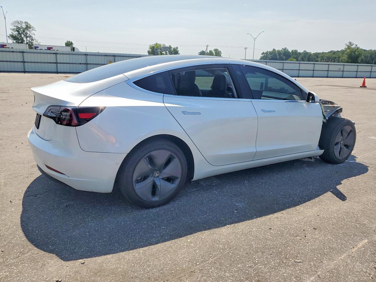 2020 Tesla Model 3 - Фото 3