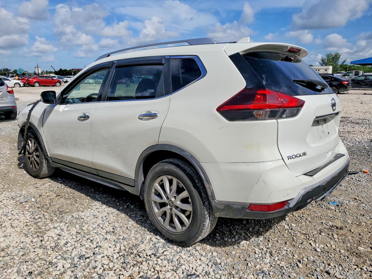 2019 Nissan Rogue Sv - Image 2