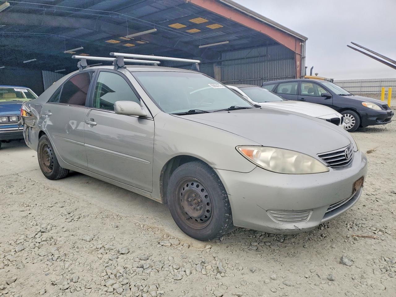 2005 Toyota Camry Le - Image 4