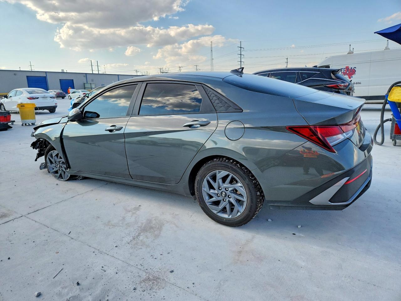 2024 Hyundai Elantra Sel - Image 2