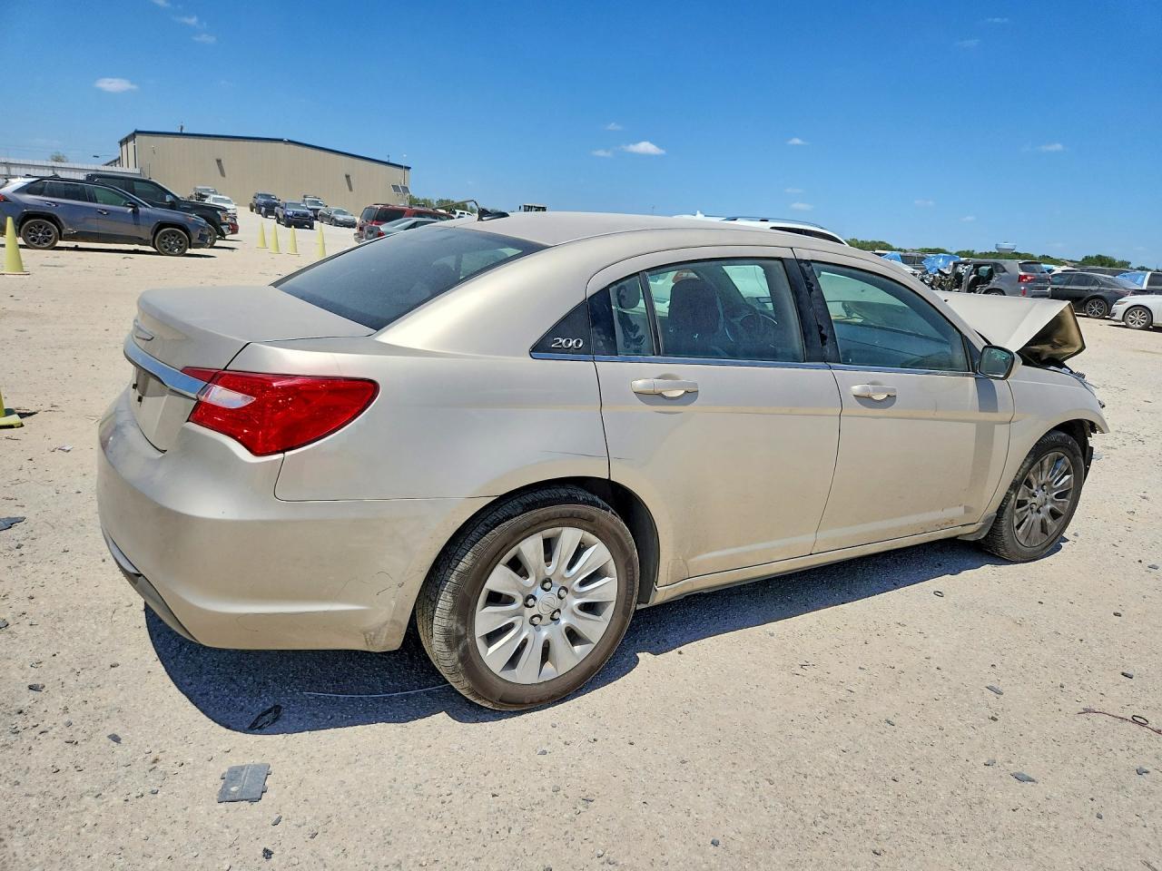 2013 Chrysler 200 Lx - Фото 3