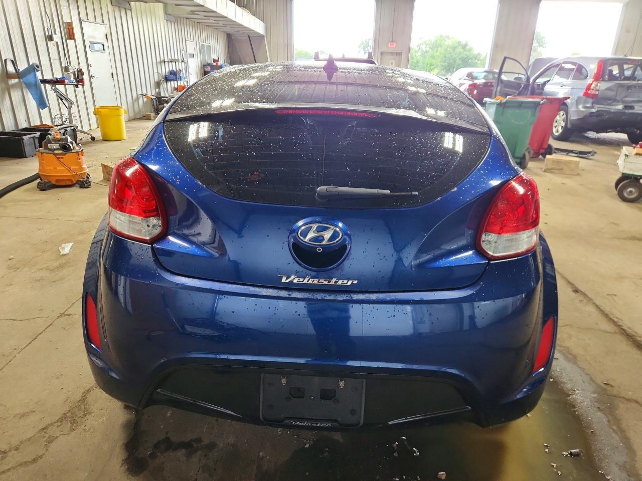 2017 Hyundai Veloster Value Edition - Image 6