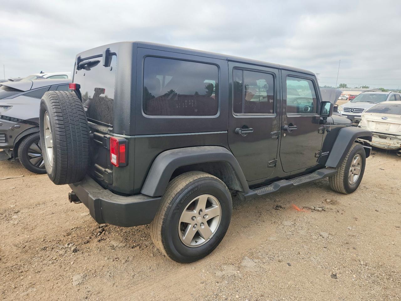 2011 Jeep Wrangler Unlimited Rubicon - Image 3