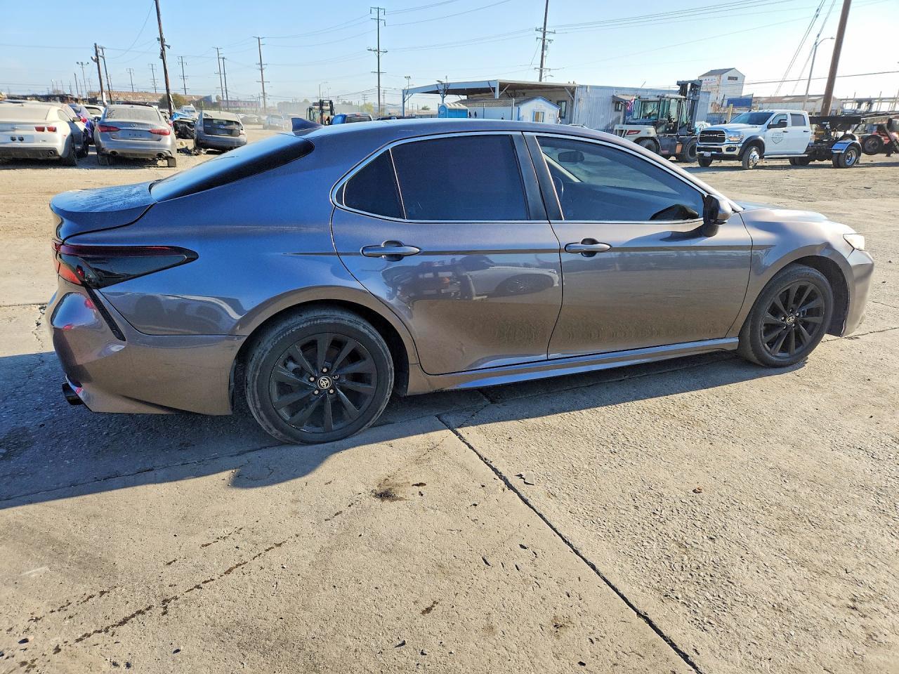 2019 Toyota Camry Se - Фото 3