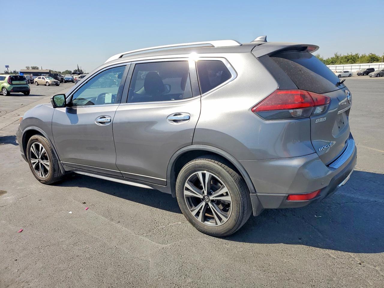 2019 Nissan Rogue Sv - Image 2