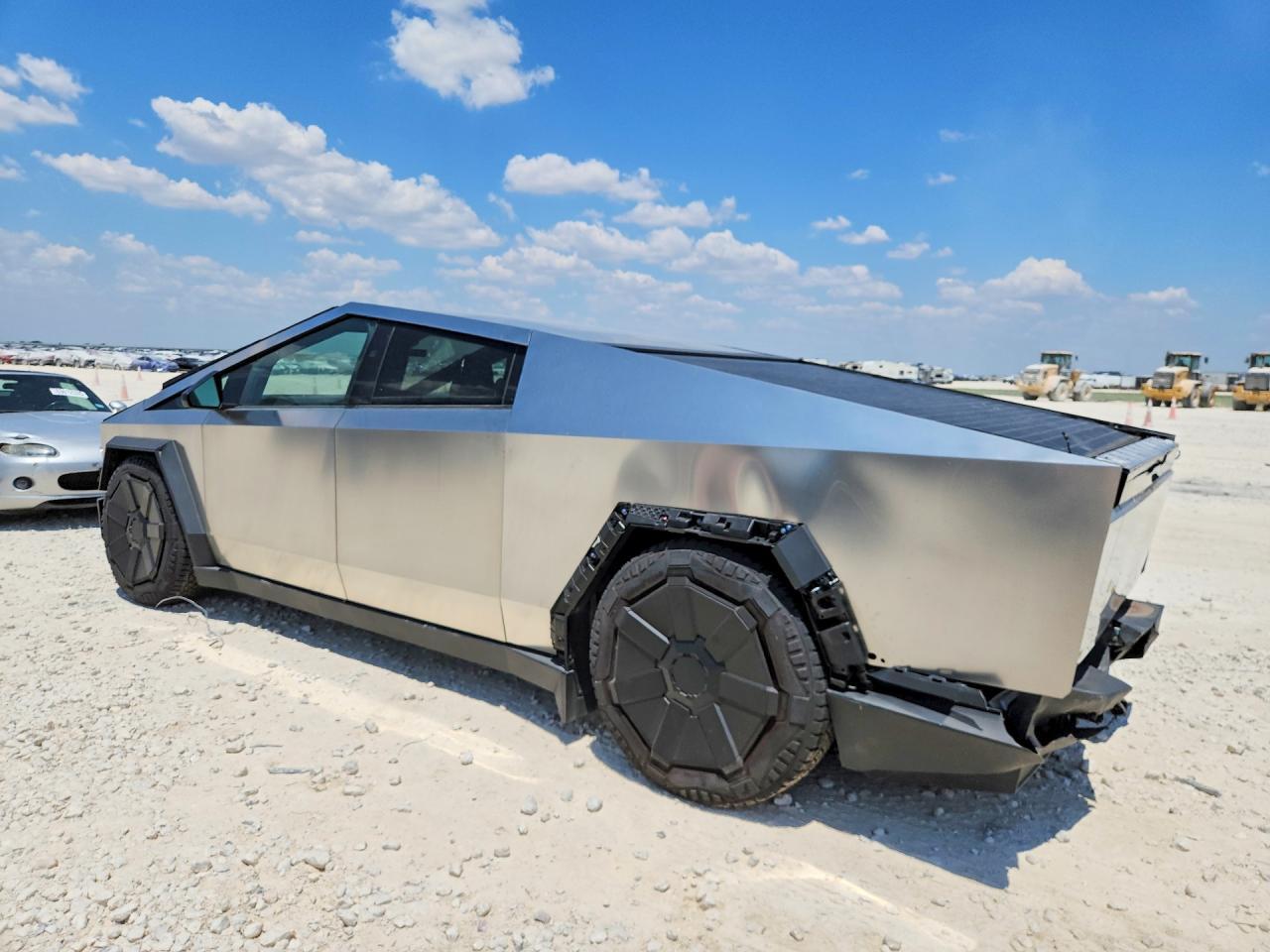2025 Tesla Cybertruck - Image 2