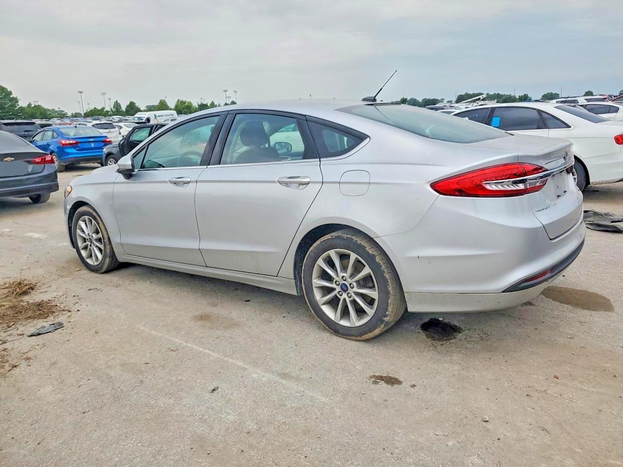 2017 Ford Fusion Se - Image 2