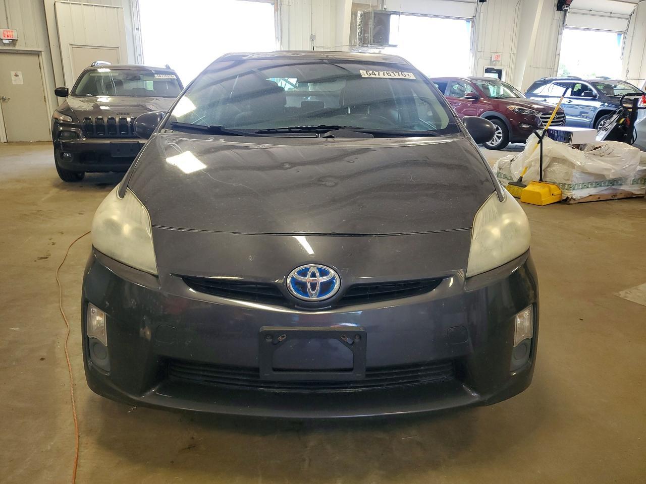 2011 Toyota Prius Three - Image 5