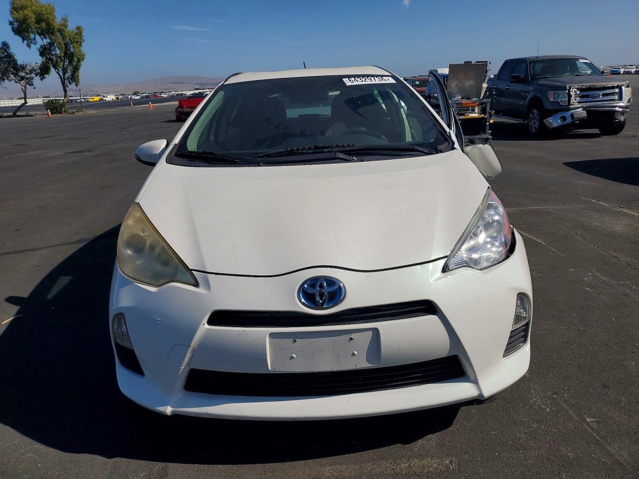 2013 Toyota Prius C Two - Фото 5