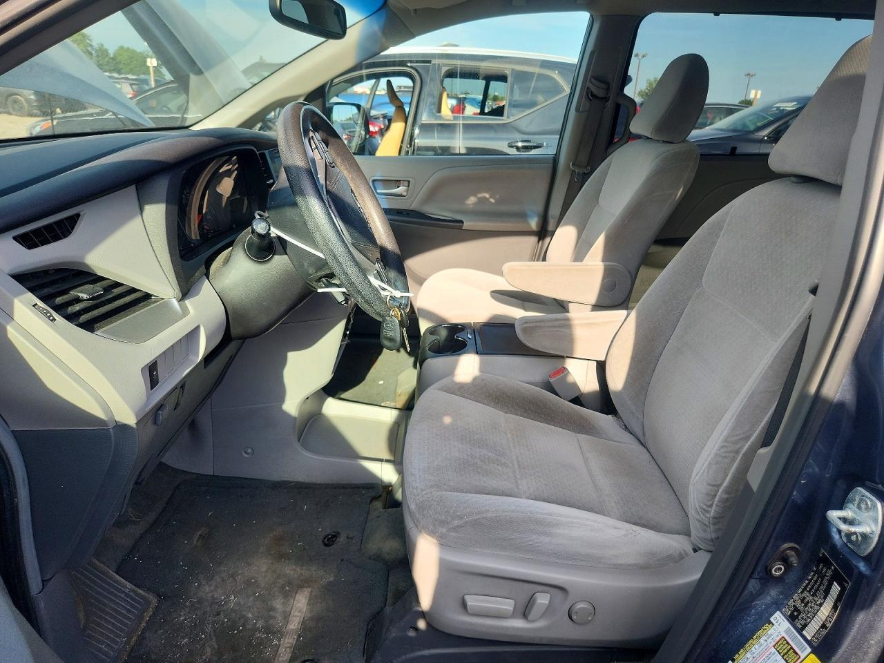 2015 Toyota Sienna Le - Image 7