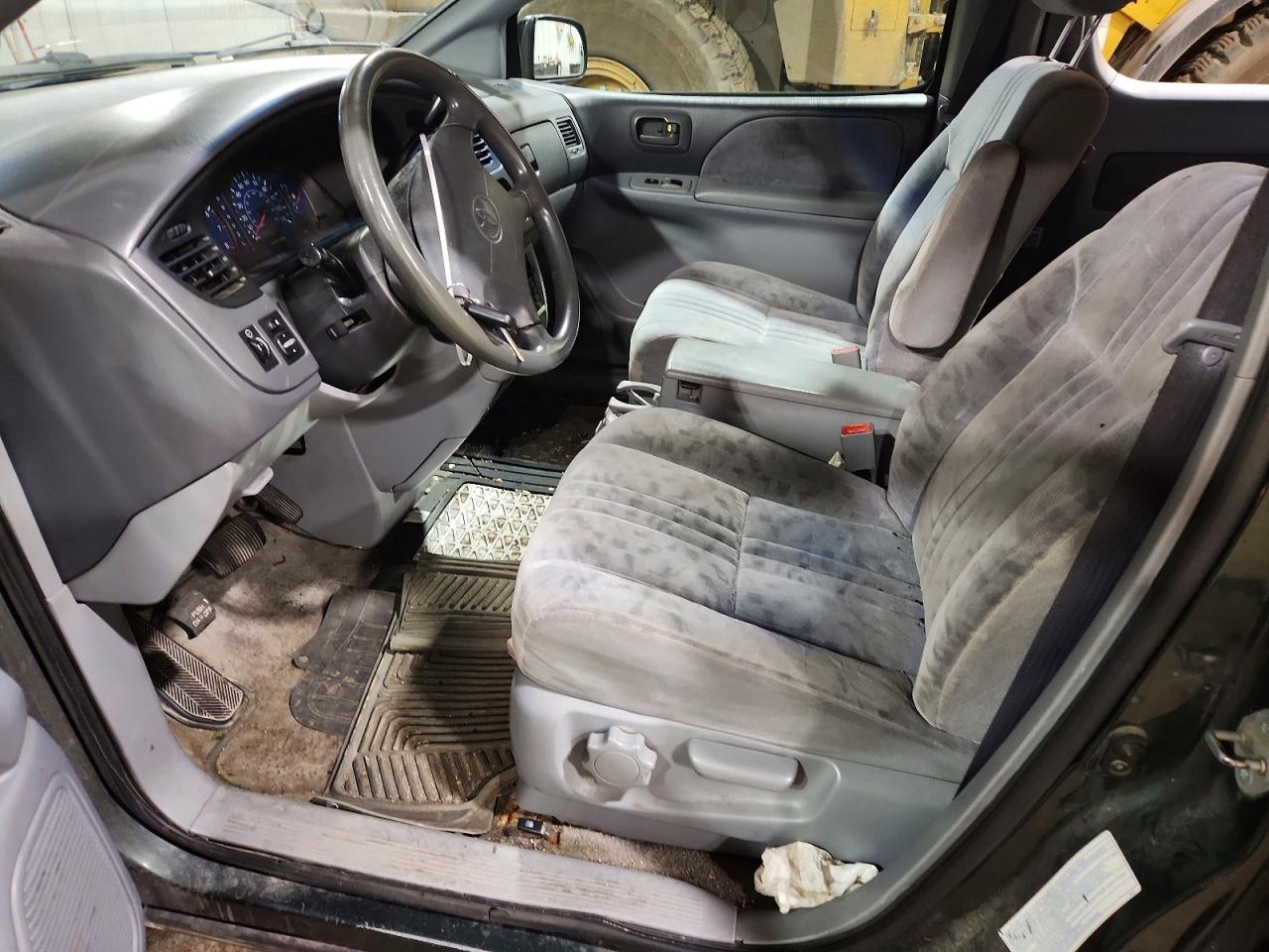 2002 Toyota Sienna Le - Фото 7