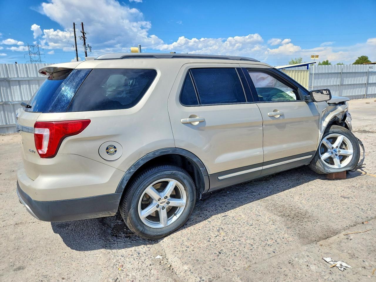 2017 Ford Explorer Xlt - Фото 3