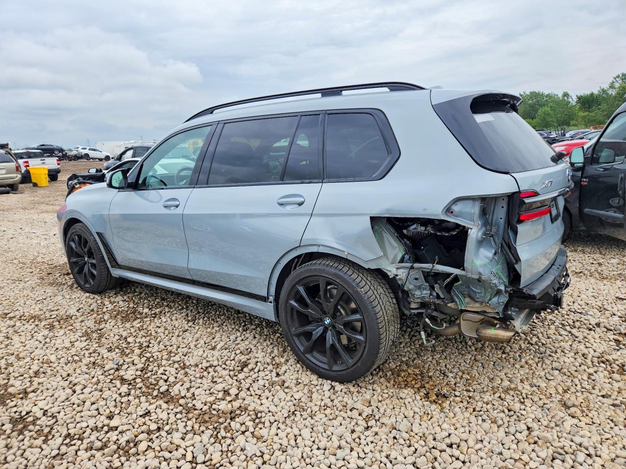 2025 BMW X7 xDrive40I - Фото 2