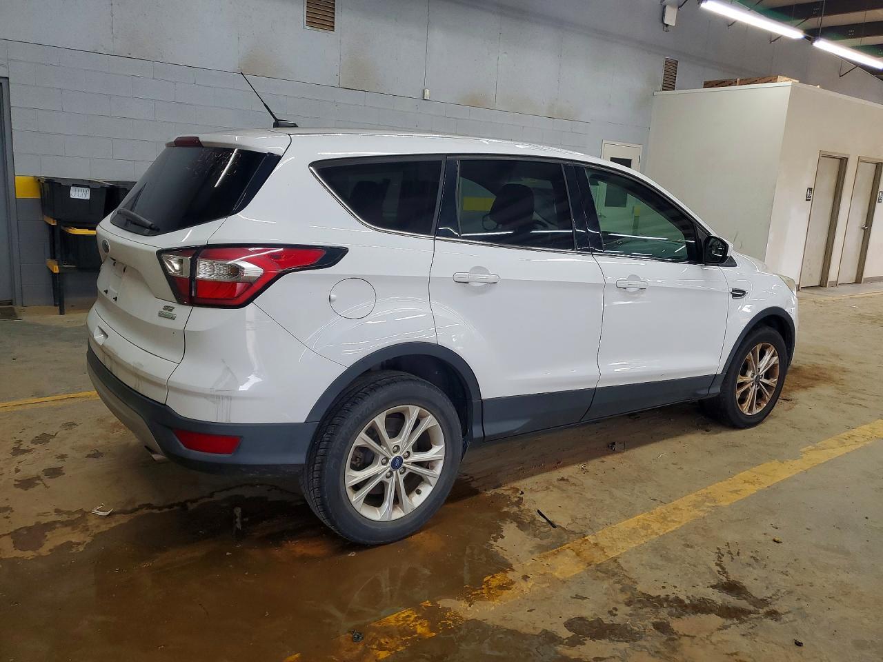 2017 Ford Escape Se - Фото 3