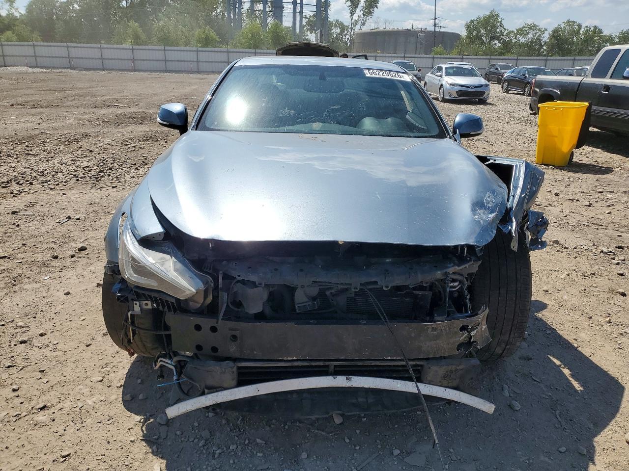 2017 Infiniti Q60 Red Sport 400 - Image 5