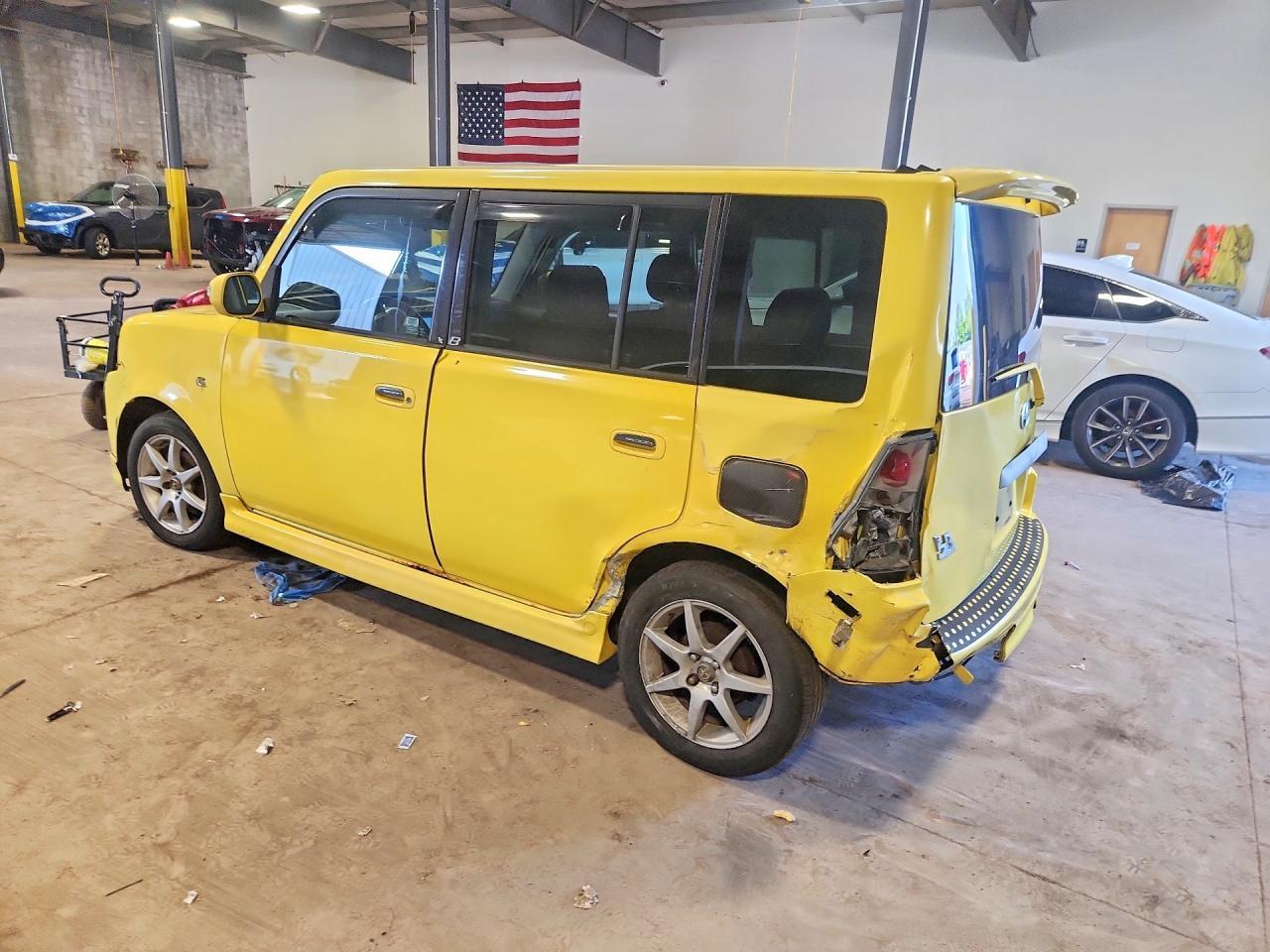 2005 Scion Xb Base - Фото 2
