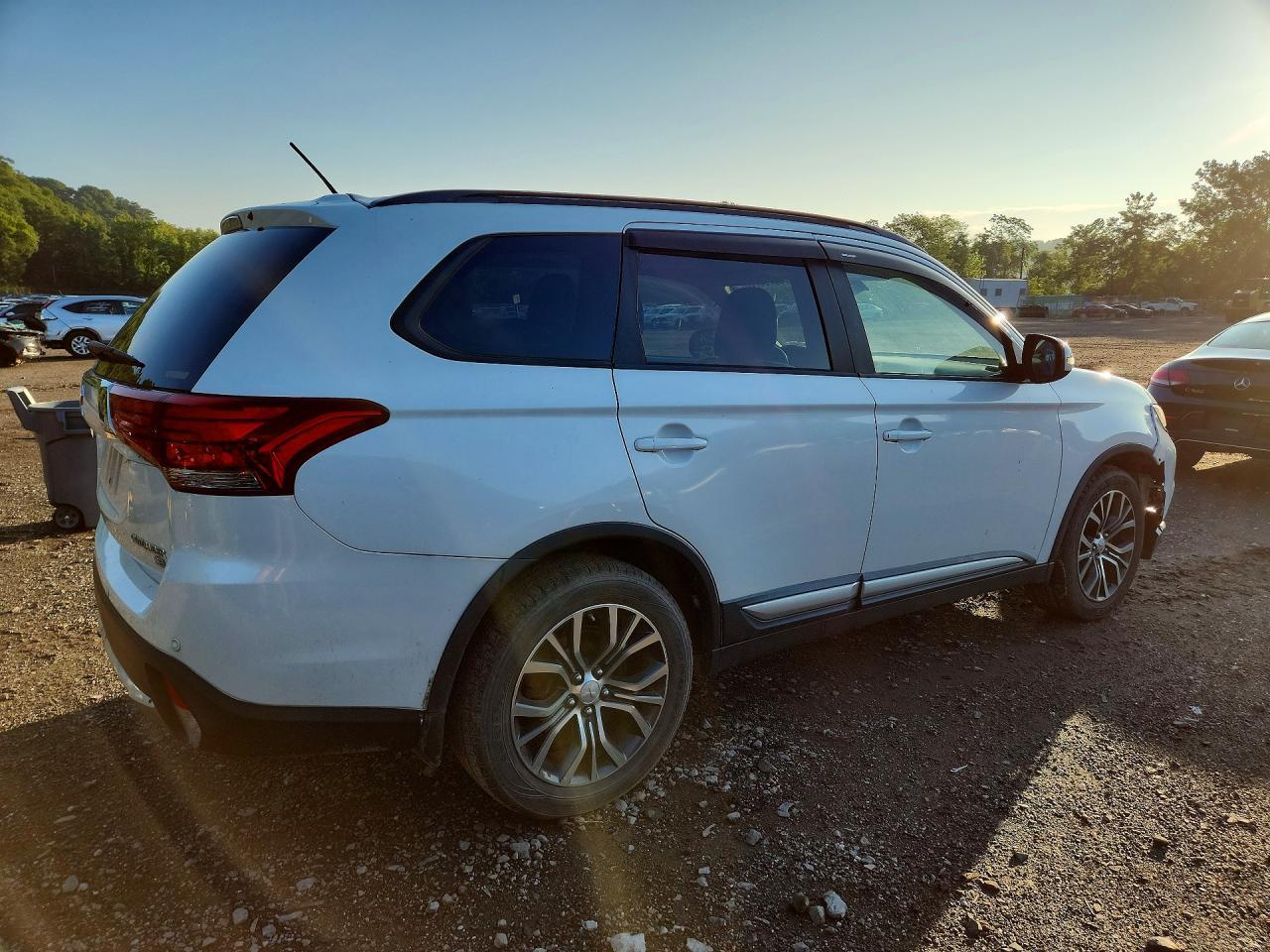 2016 Mitsubishi Outlander Se - Фото 3
