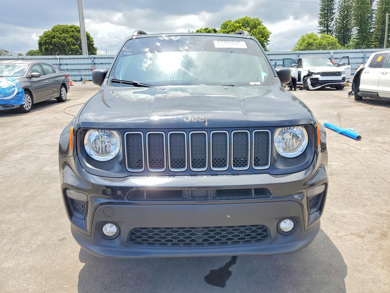 2022 Jeep Renegade Latitude - Image 5