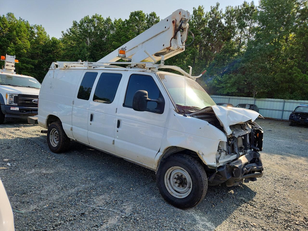 2011 Ford E350 Van With Bucket Lift - Image 4