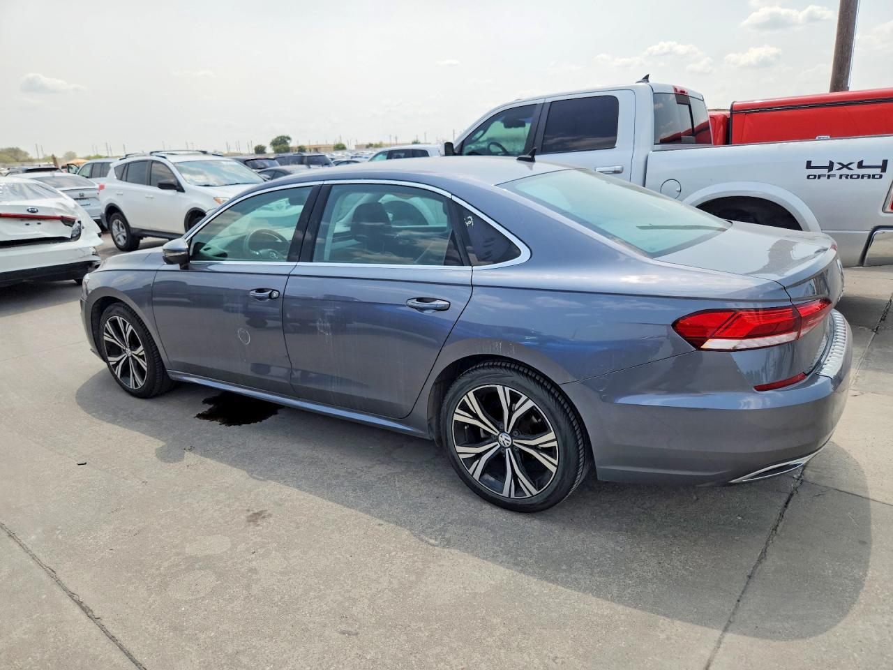 2022 Volkswagen Passat Se - Image 2