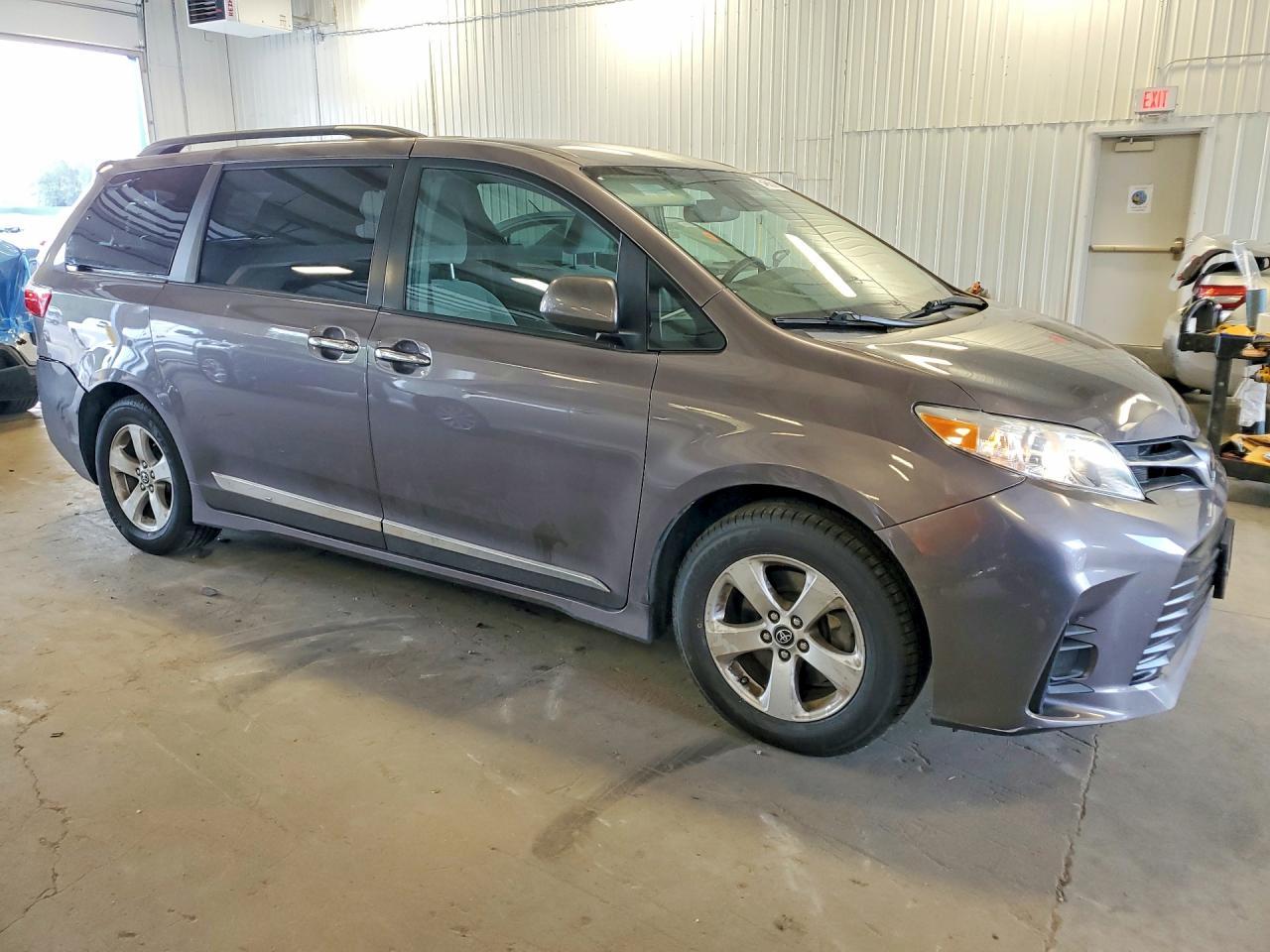 2019 Toyota Sienna Le - Фото 4