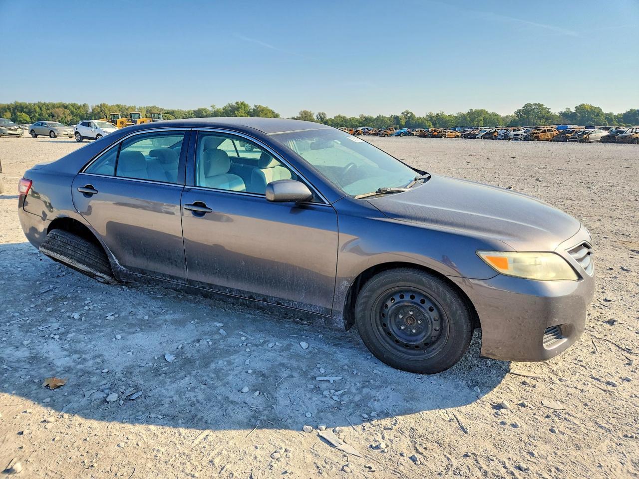 2011 Toyota Camry Le - Image 4
