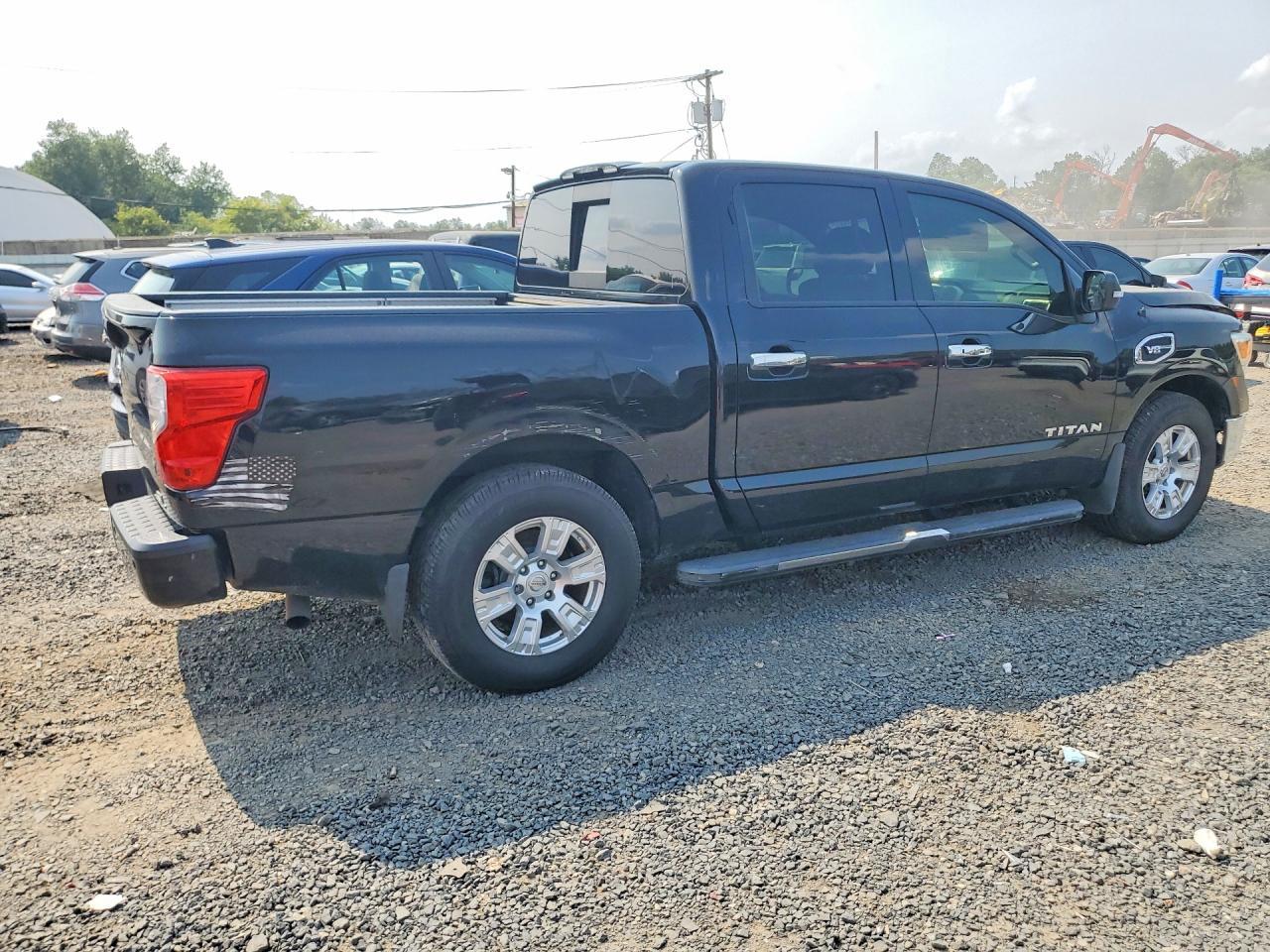 2017 Nissan Titan S - Фото 3