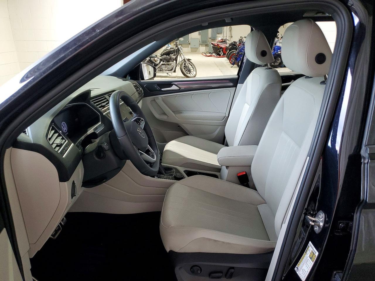 2024 Volkswagen Tiguan Se R-Line Black - Image 7