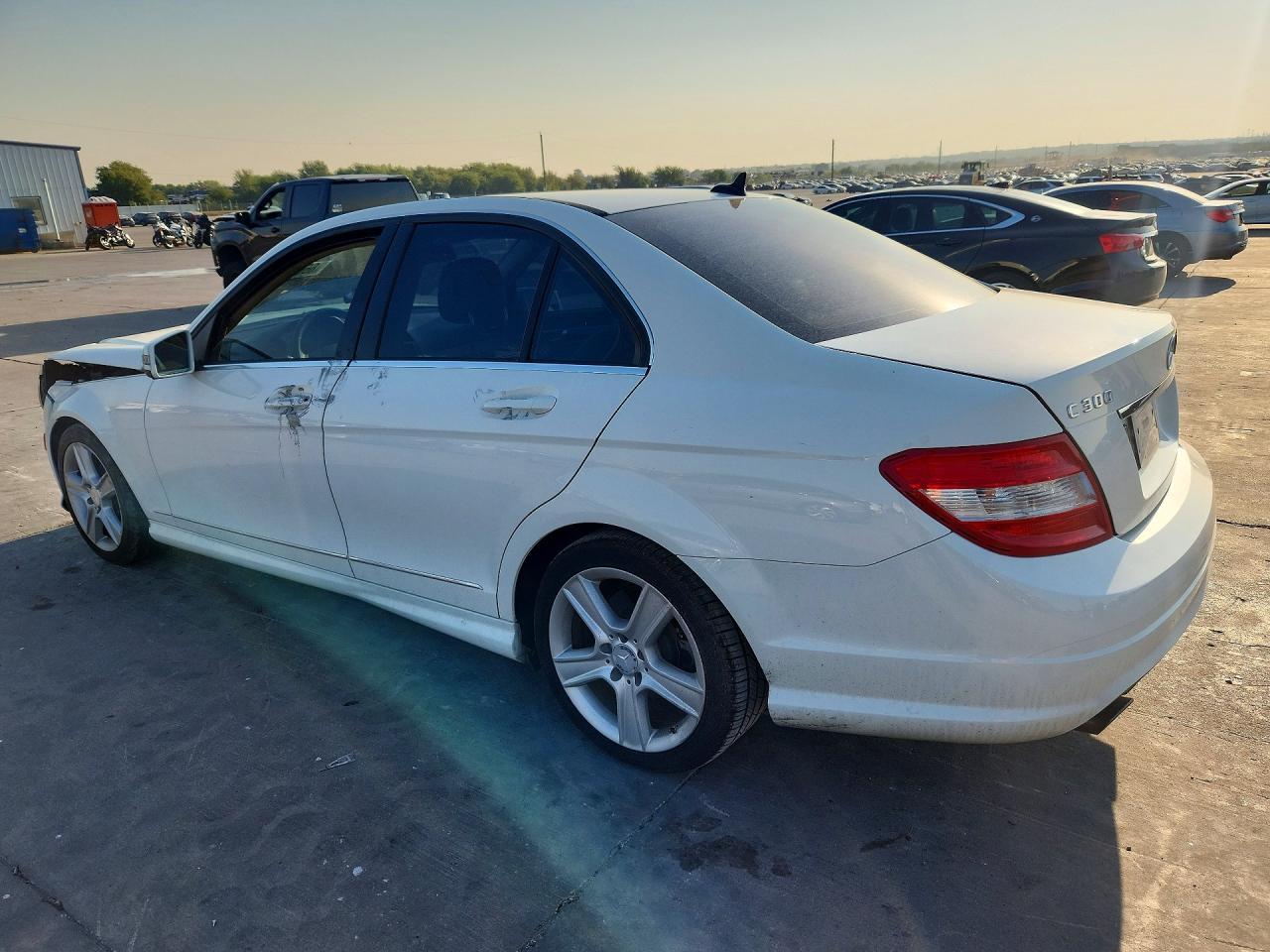 2010 Mercedes-Benz C 300 - Фото 2