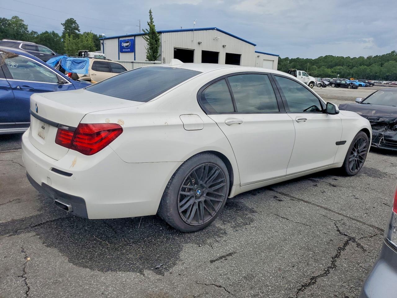 2015 BMW 750 I - Фото 3