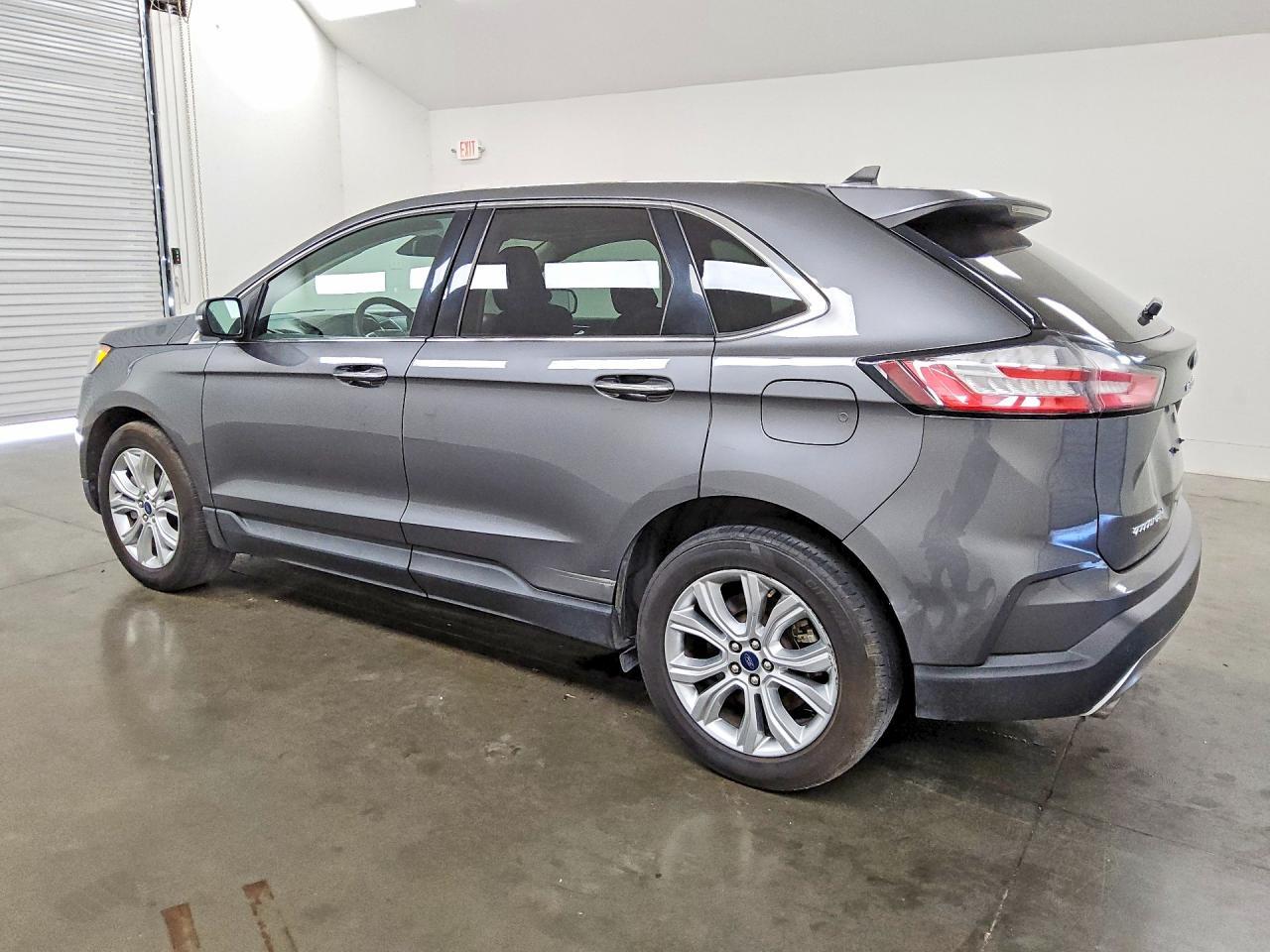 2022 Ford Edge Titanium - Image 2