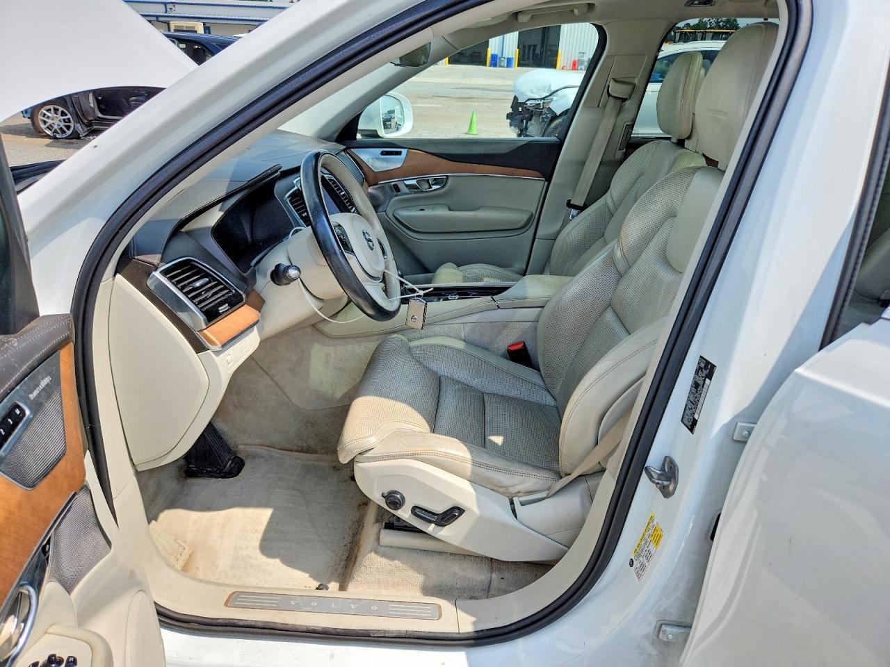 2016 Volvo Xc90 T6 - Image 7