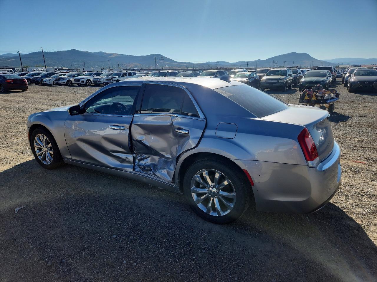 2016 Chrysler 300C - Image 2