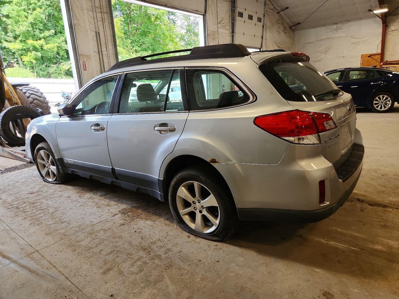 2014 Subaru Outback 2.5I - Image 2