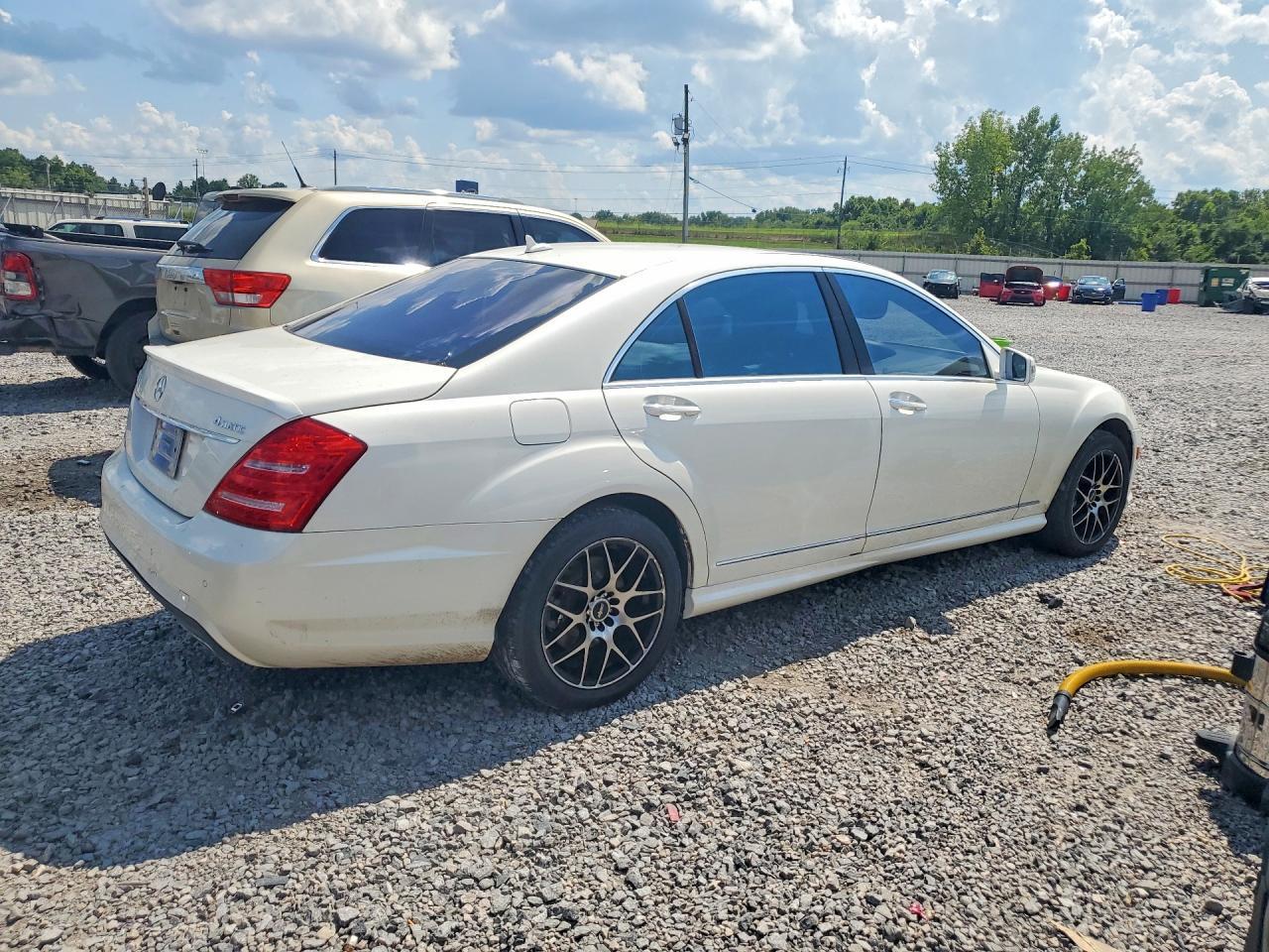 2010 Mercedes-Benz S 550 4Matic - Image 3