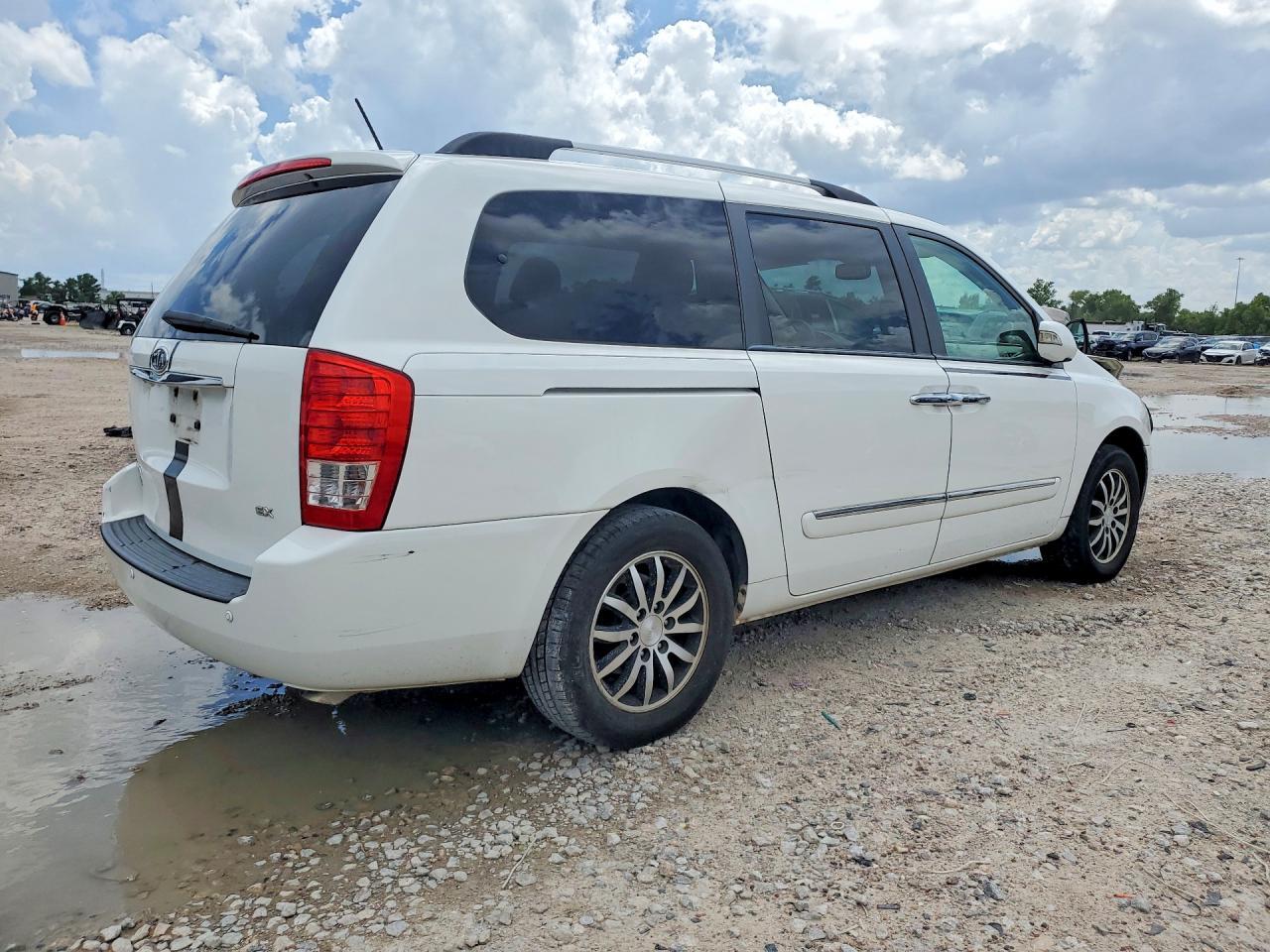 2012 Kia Sedona Ex - Image 3