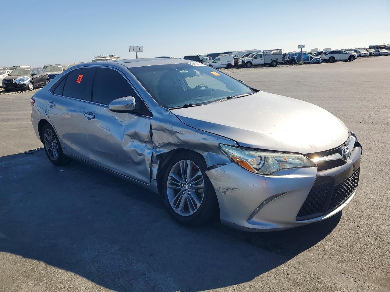 2017 Toyota Camry Se - Фото 4
