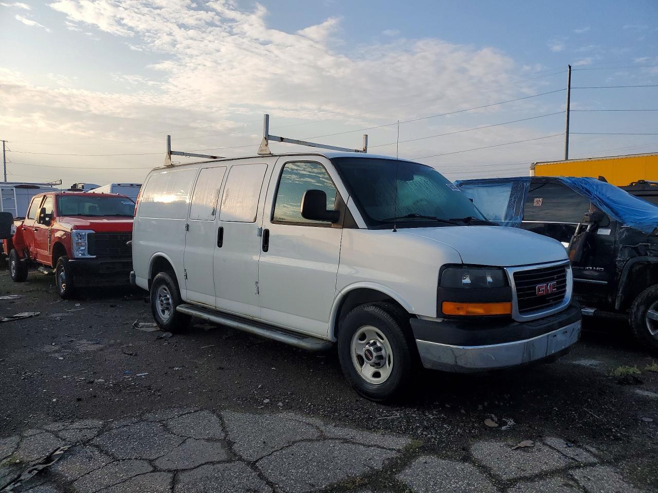 2015 GMC Savana 2500 Cargo Delivery Van - Фото 4